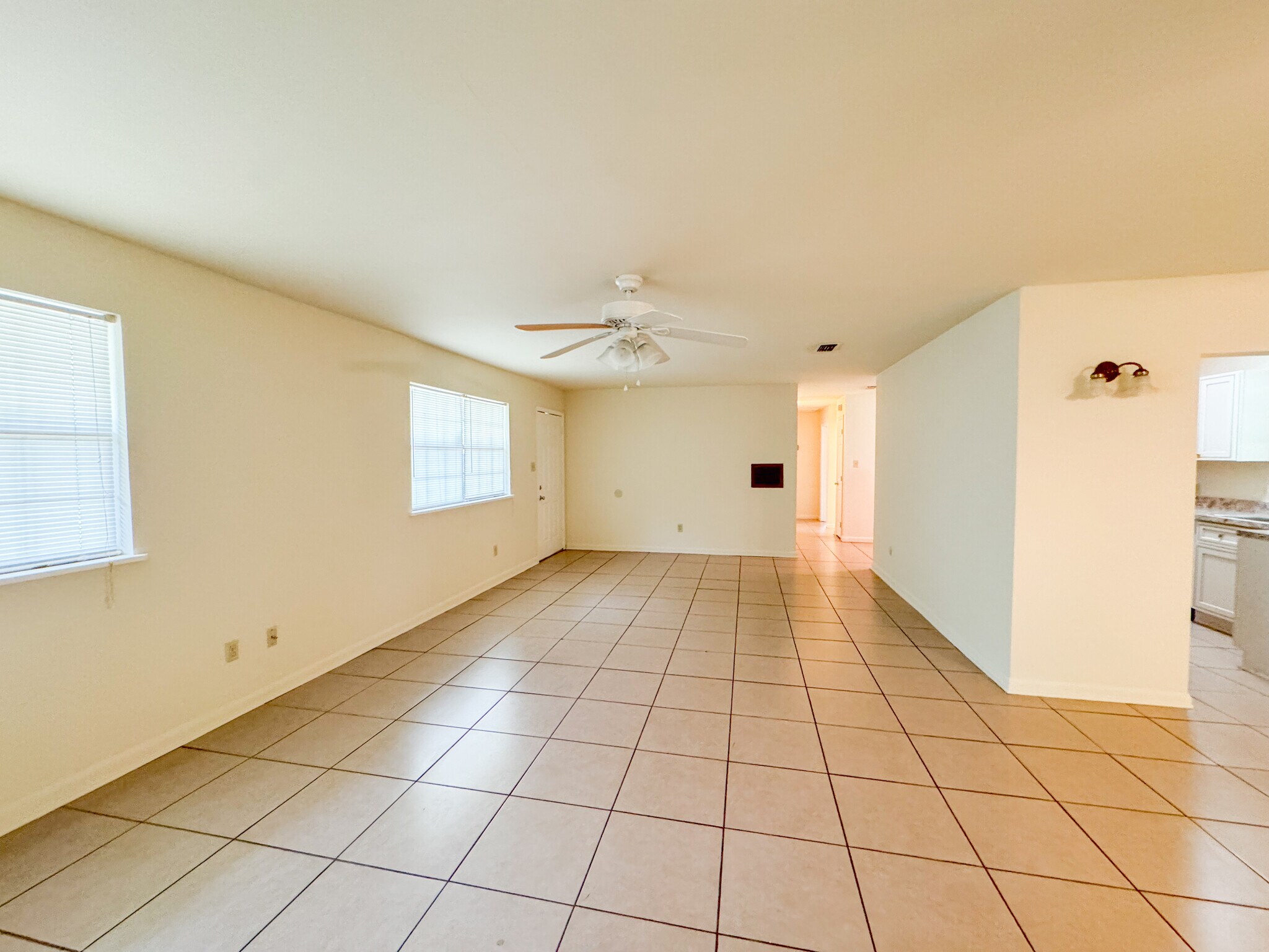 Building Photo - 806 Evelyn Ct