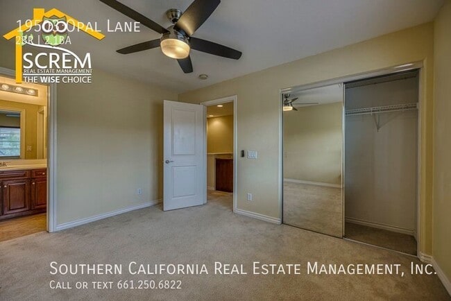 Building Photo - Two Bedroom Townhome in Santa Clarita