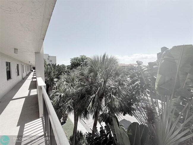 Building Photo - 2900 NW 42nd Ave