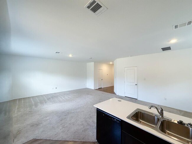 Building Photo - 112 Standing Rock Ln