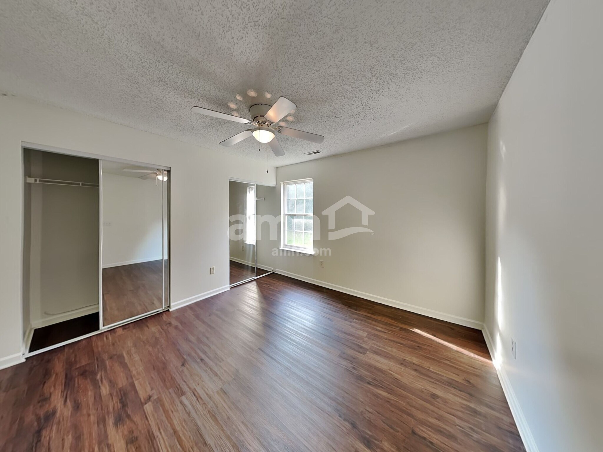 Building Photo - 1003 Glen Hollow Dr