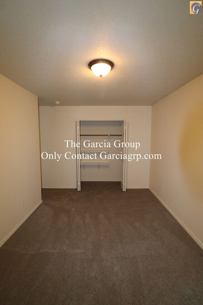 Building Photo - Great 4 bedroom 2.5 bathroom Single Family...