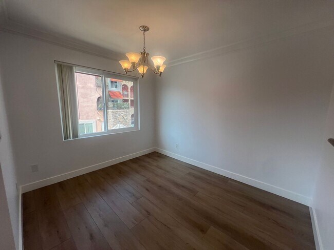 Building Photo - 1 Bedroom Condo in North Pacific Beach!