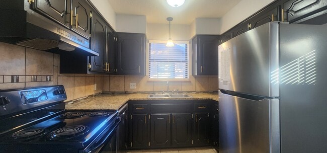 Building Photo - 907 NE Tortoise Dr