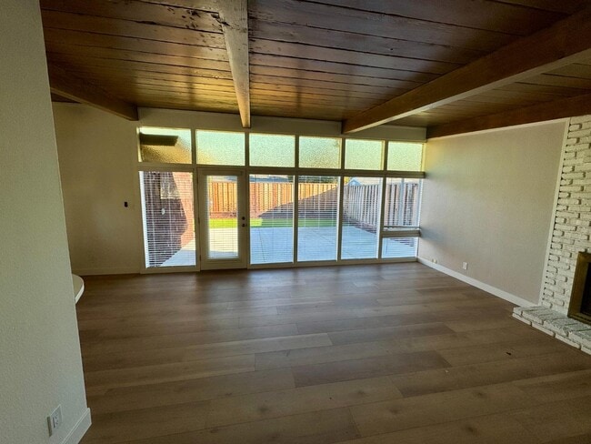 Building Photo - 554 Maple Ave