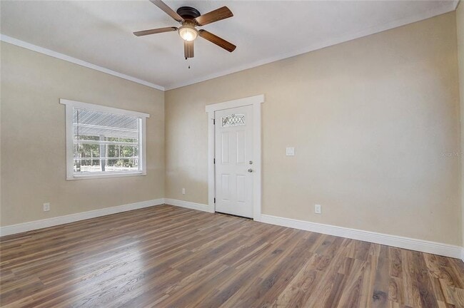 Building Photo - 246 N Oak Ave