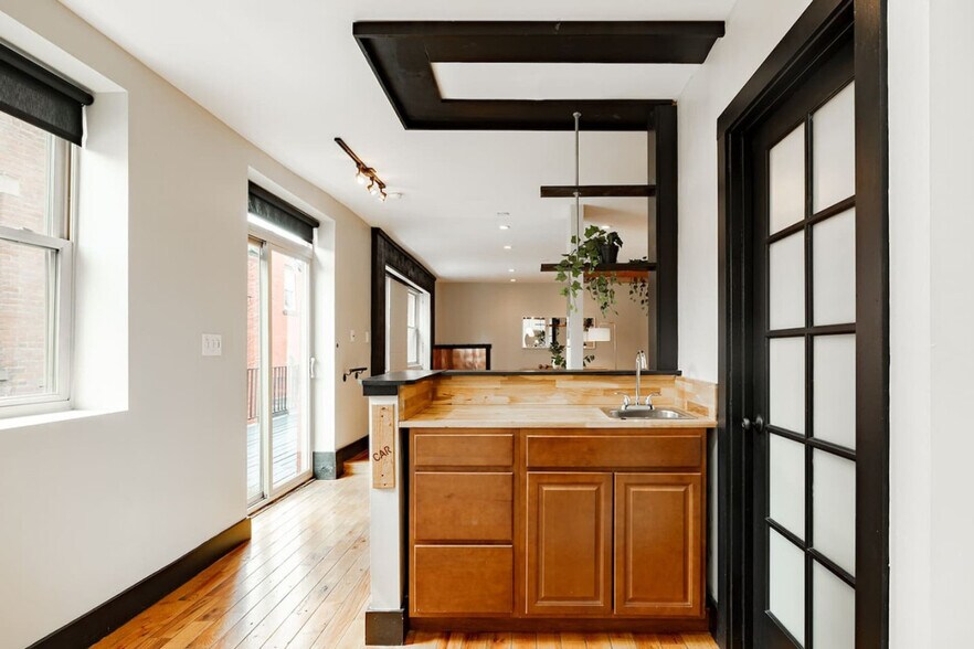 Building Photo - 1304 Broadway-SI ID1056130P