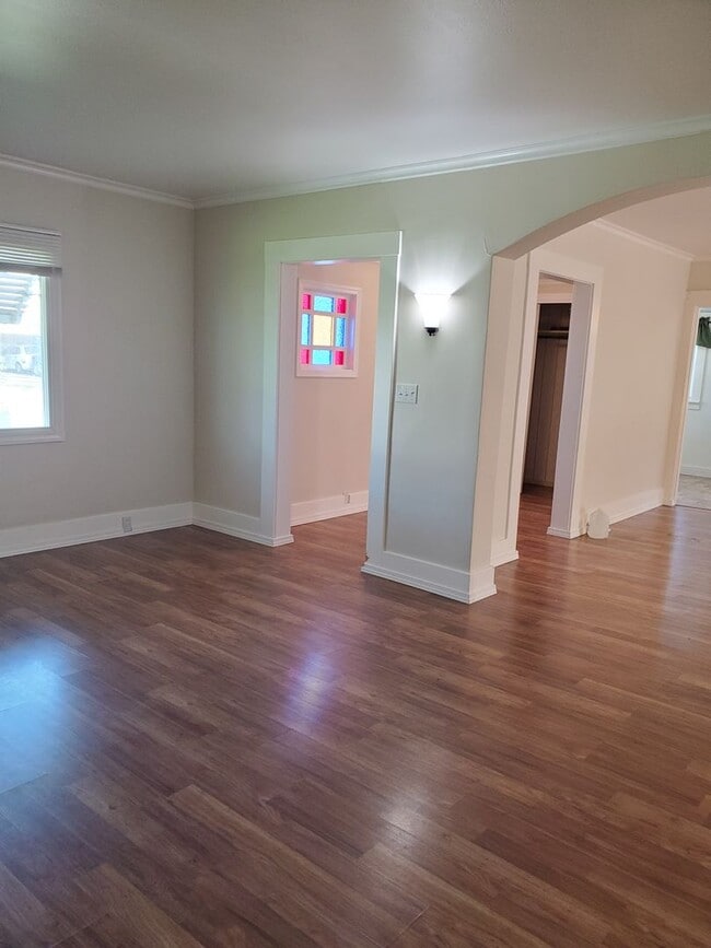 Building Photo - Charming 2 bedroom home