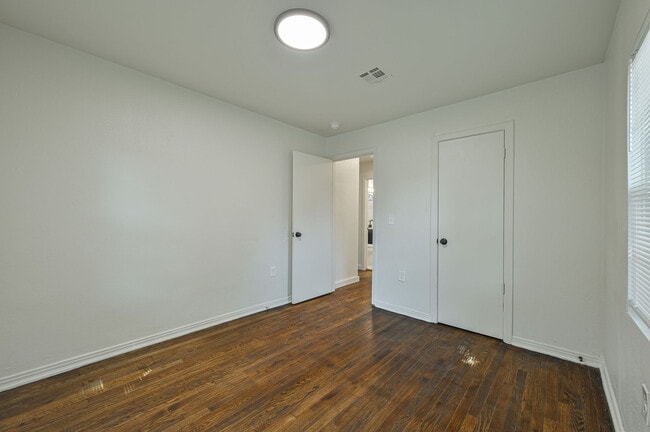 Building Photo - 1125 SW 47th St