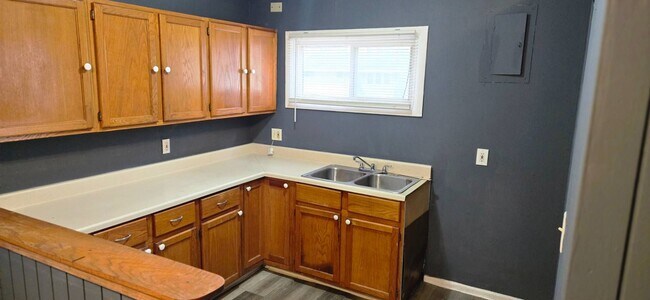 Building Photo - Charming 3-Bedroom Property in Prime Location ( SECTION 8 VOUCHER ACCEPTED )