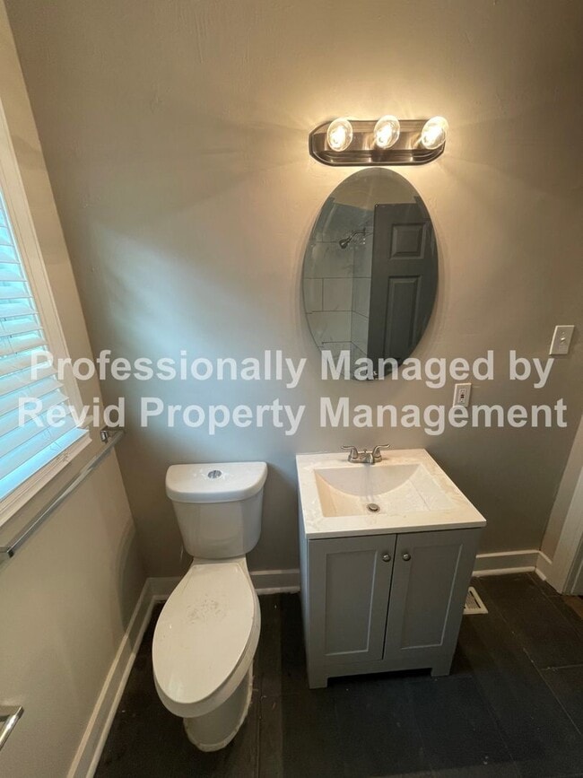 Building Photo - 1137 Catalina St