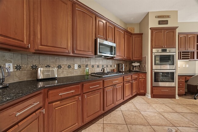 Building Photo - 171 E Lansdowne Cir