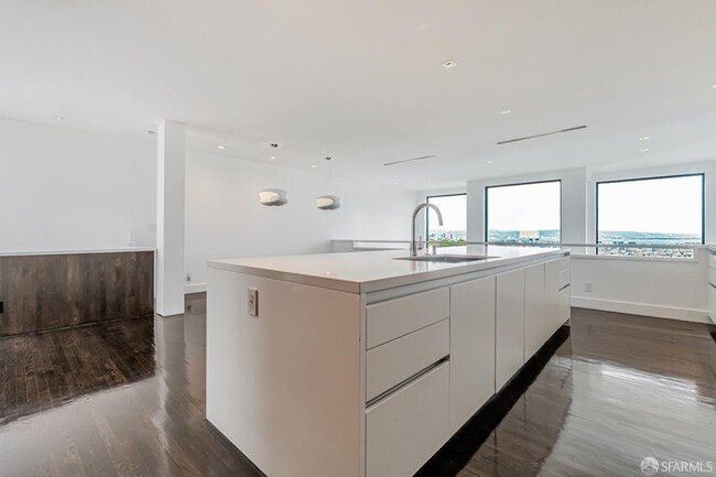 Building Photo - 69 Uranus Terrace