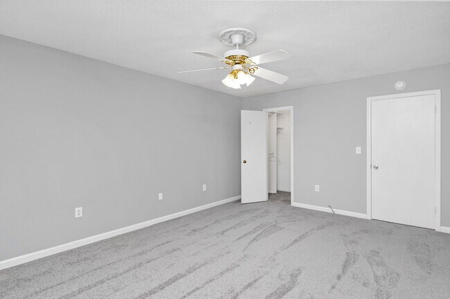 Building Photo - Beautifully Renovated 2BR/2BA with Community Pool!