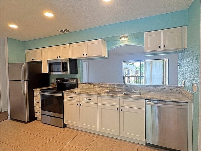 Building Photo - 12261 Sailwinds Dr