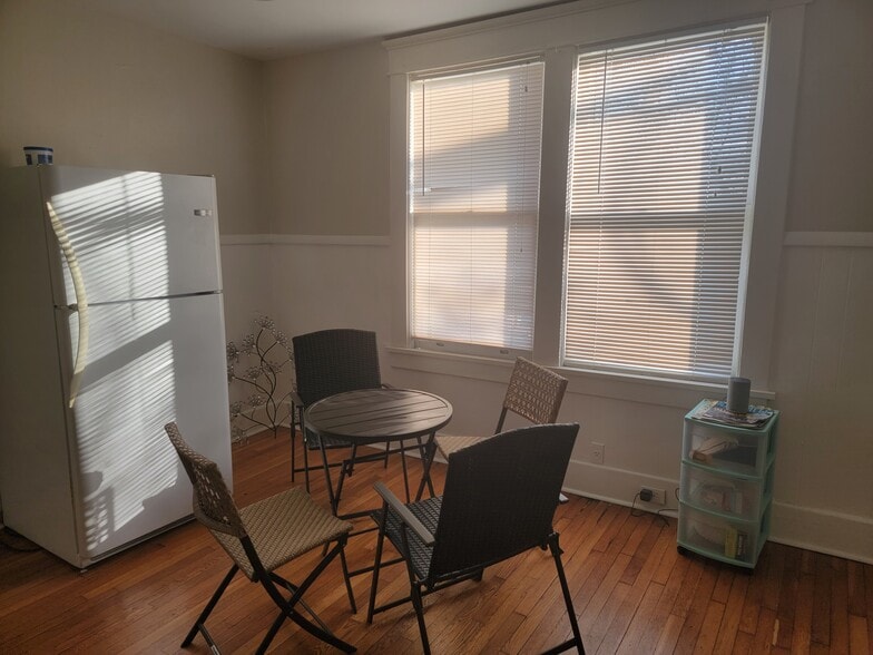 Kitchen - 2121 12th Ave S