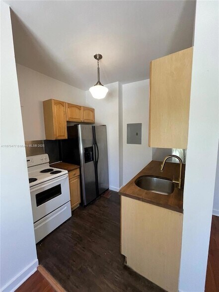 Building Photo - 4035 Meridian Ave
