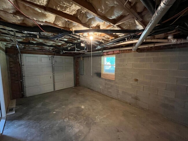 Building Photo - 1775 Ralee Dr