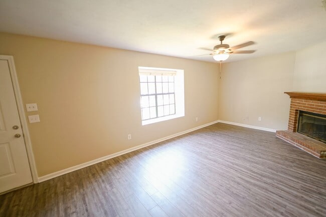 Building Photo - 2 bed 2 bath Sublease