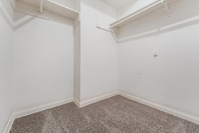 Building Photo - Updated 2-Bed, 2.5-Bath Condo in Sought-Af...