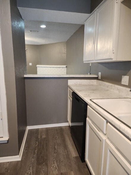 Building Photo - 112 Allencrest Dr