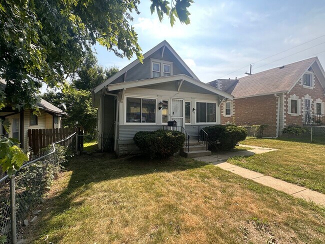 Building Photo - 2 Bedroom Home For Rent in Omaha
