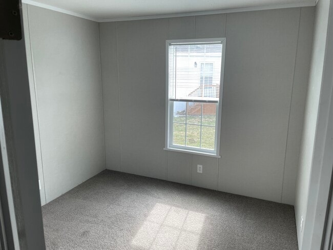 Building Photo - 46000 Geddes Rd