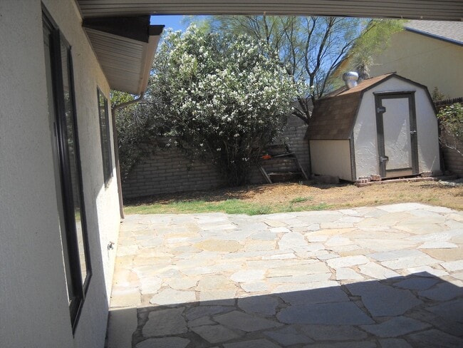Building Photo - 2210 S Iris Dr