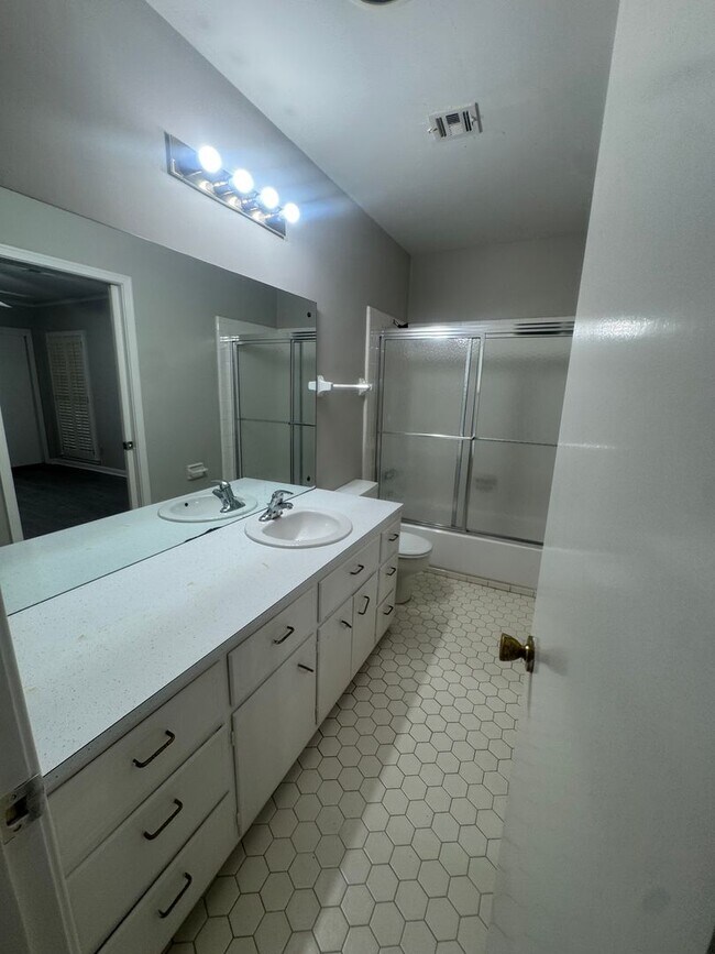 Building Photo - 3054 Merrimac Dr