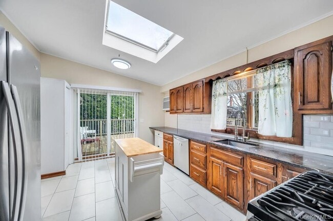 Building Photo - 2315 Willow St