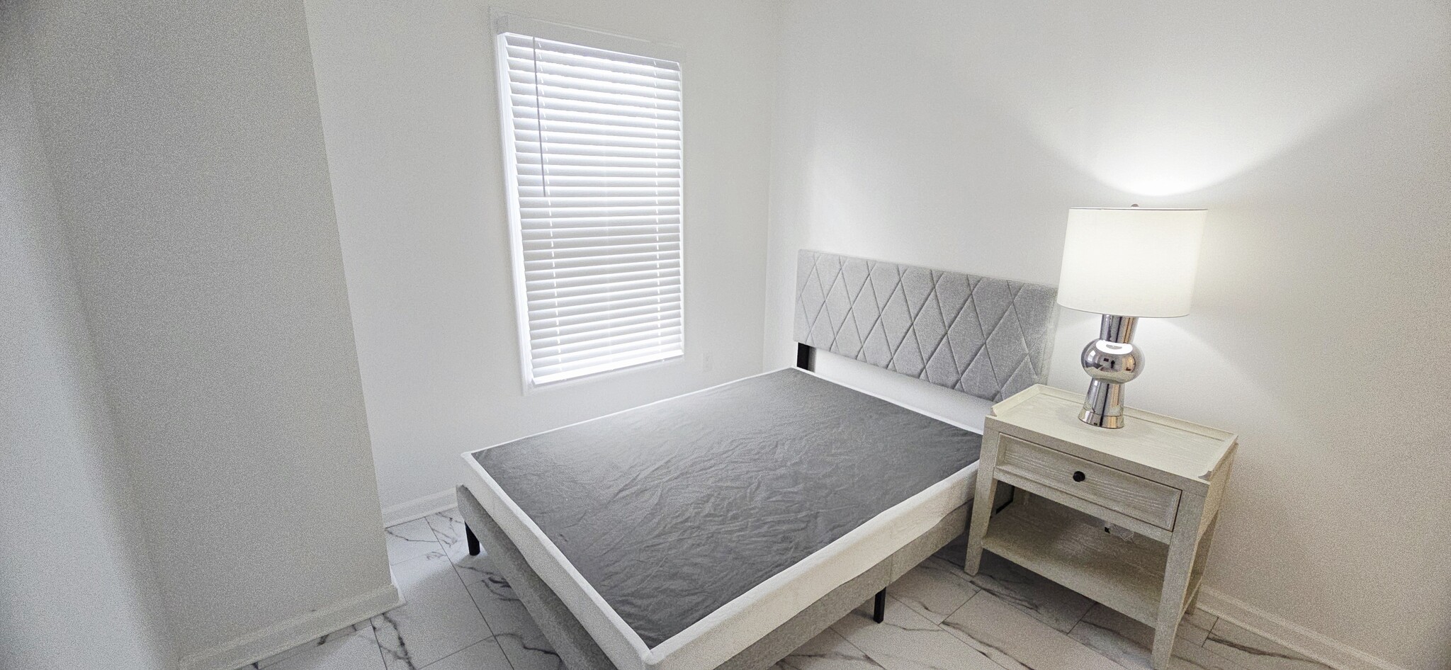 Building Photo - 8 Highlands Ct