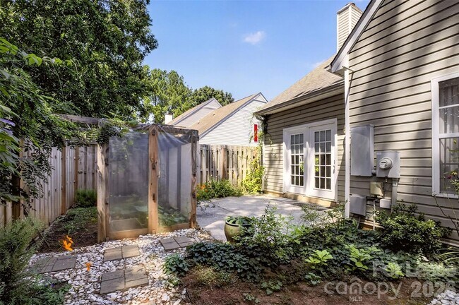 Building Photo - 9020 Roseton Ln