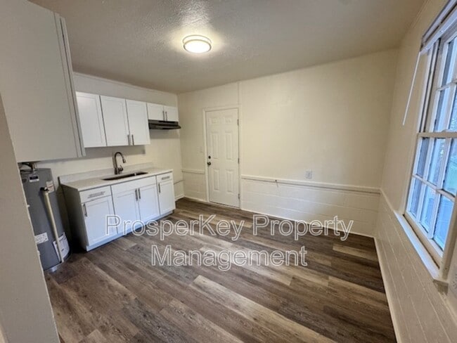 Building Photo - 1436 Brewer Ave