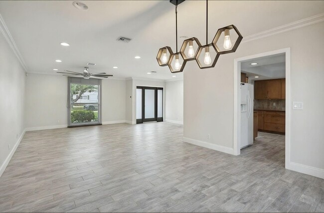 Building Photo - 603 SE 7th Ave