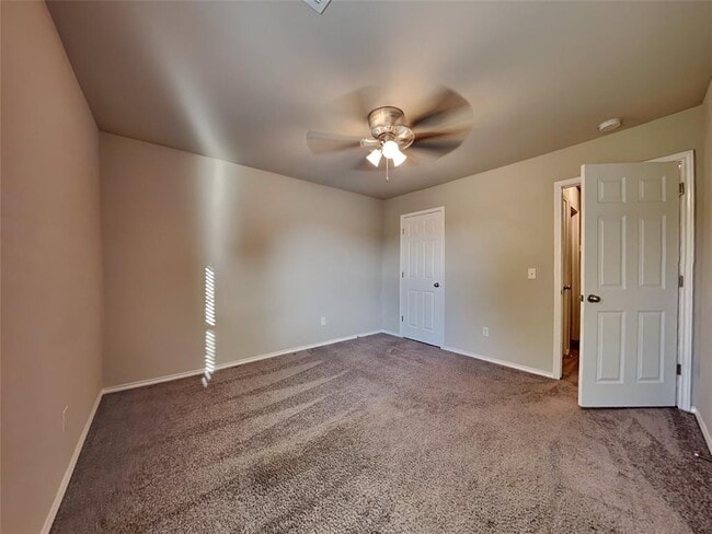 Building Photo - 2033 W Hunters Springs Way