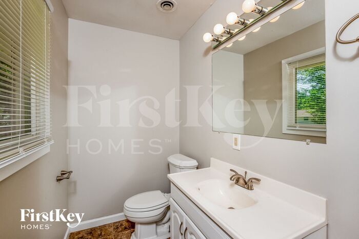 Building Photo - 129 Briar Grove Dr