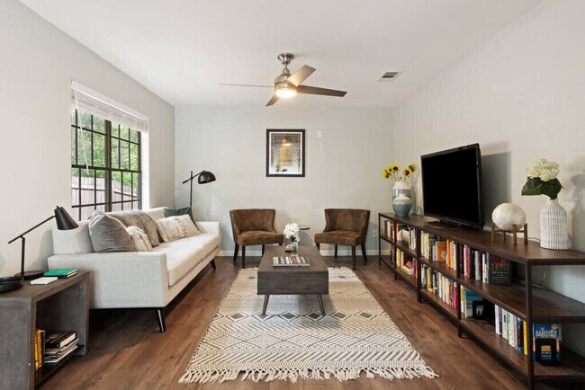 Building Photo - 802 Ramble Ln