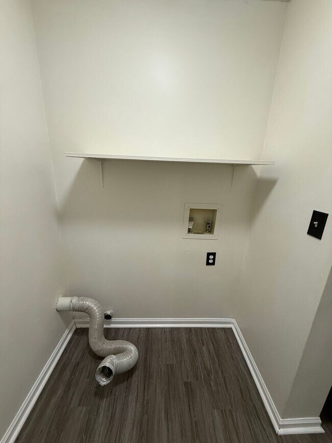 Building Photo - 432 Myrtlewood Cir