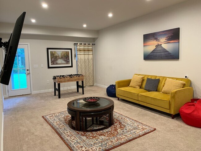 Building Photo - AUGUST SPECIAL!!! 4-bedroom, 3.5-bath town...