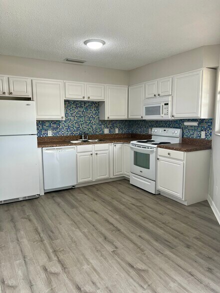 Bright open kitchen with space for a table and chairs. - 7006 Midnight Pass Rd
