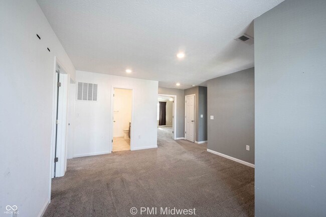 Building Photo - 3975 Fenwick Ln