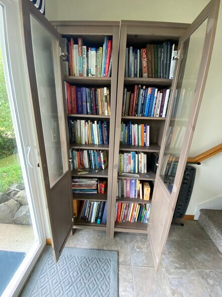 Books on Loan, Downstairs Landing - 425 SE Shell Ave