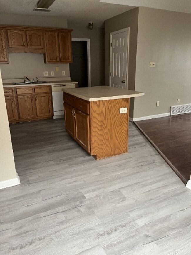 Building Photo - Charming 3-Bedroom Home in Memphis – Styli...