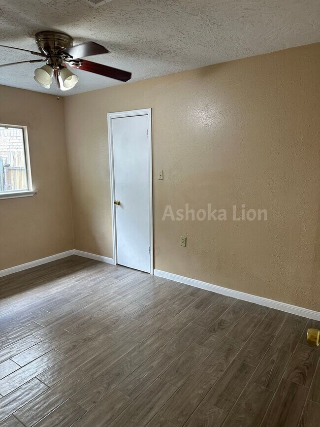 Building Photo - Beautiful 4 bedroom 2 bath home for rent