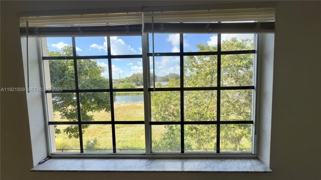 Building Photo - 1109 Lucaya Dr