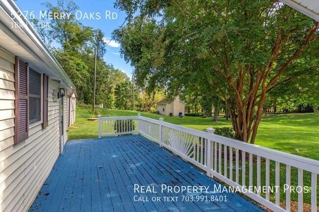 Building Photo - 5276 Merry Oaks Rd