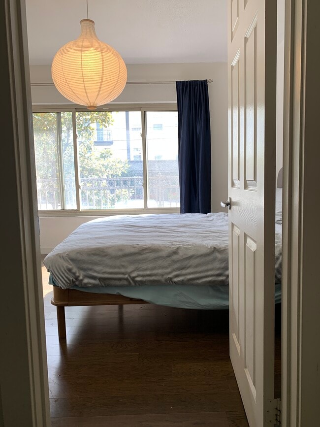 Building Photo - 141 S Clark Dr