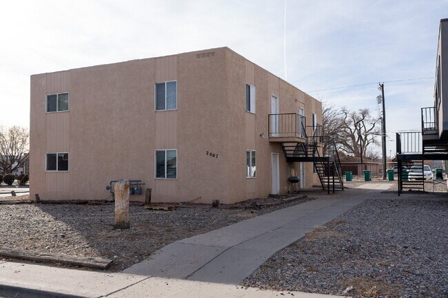 Building Photo - Stylish & Fully Furnished 2-Bedroom in the Heart of Farmington – Flexible Lease Terms!