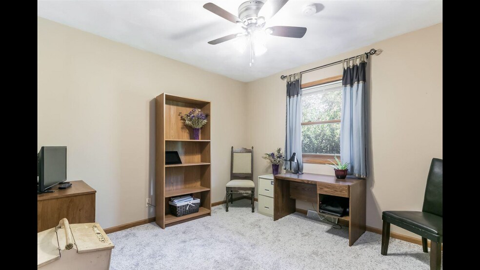Middle Bedroom Main Level - 1037 Fountain Dr