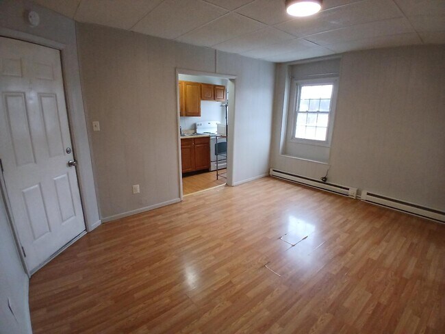 Building Photo - 126 E Main St